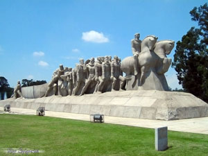 Monumento às Bandeiras
