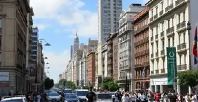quais blocos de rua desfilam em SP neste domingo