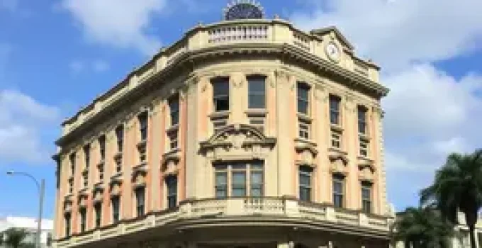 demolição prédio Clube Bahamas