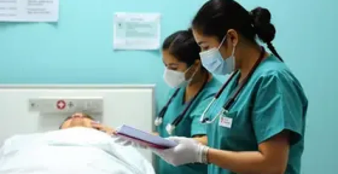 curso de Auxiliar e Técnico em Enfermagem