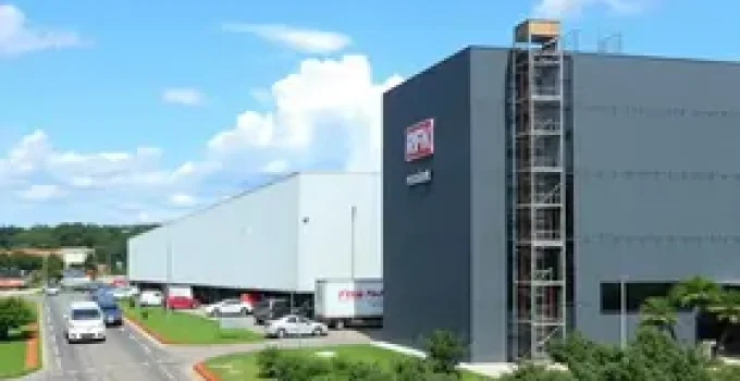 inauguração de fábrica no Paraná